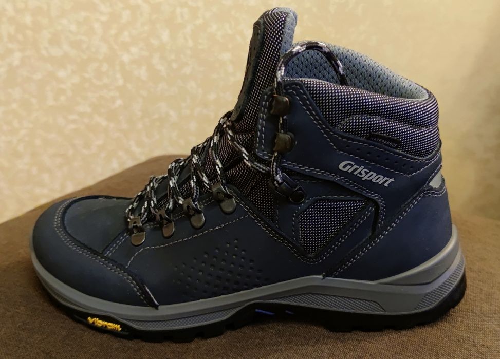 Трекинговые ботинки 39й размер. Grisport на подошве Vibram.