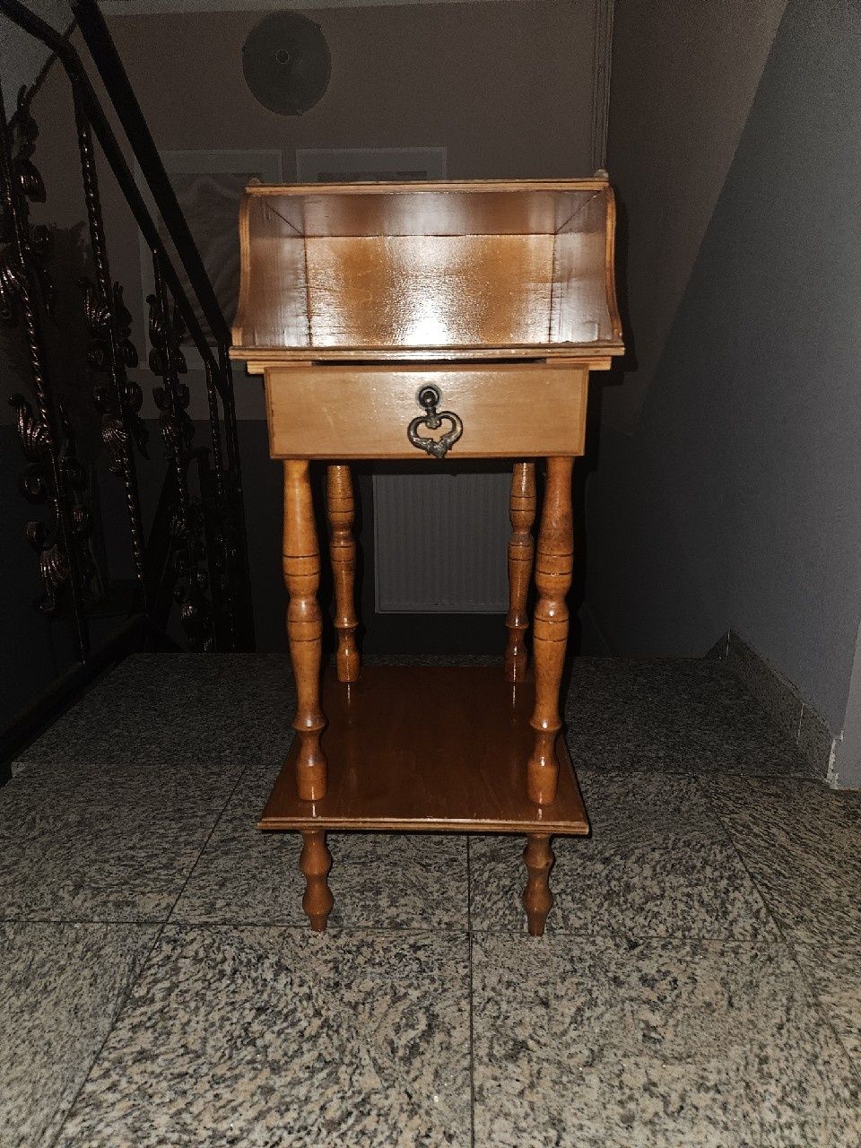Sekretarzyk etażerka szafka drewniana