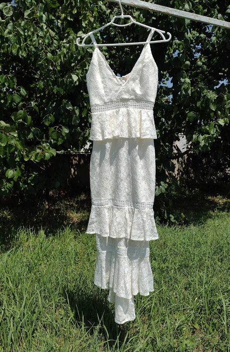 Очаровательное белое гипюровое ярусное длинное платье Love Ttriangle