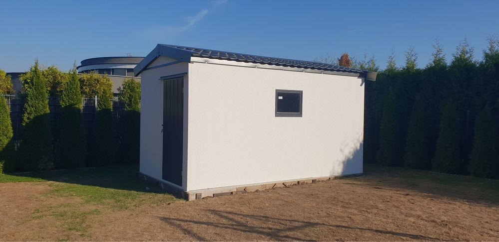 Domek ogrodowy stalowy tynkowany lub garaz z płyty warstwowej