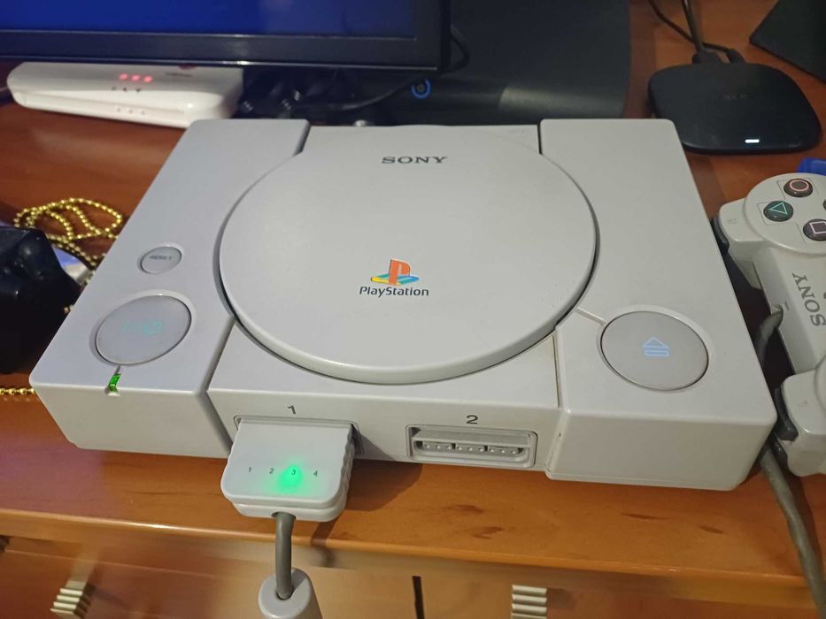 Consola Playstation 1 + Comando Dual Analog + Jogo Tekken 3