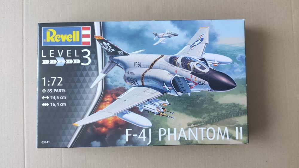 Сборная модель самолета 1:72 F-4J Phantom II  Revell 03941