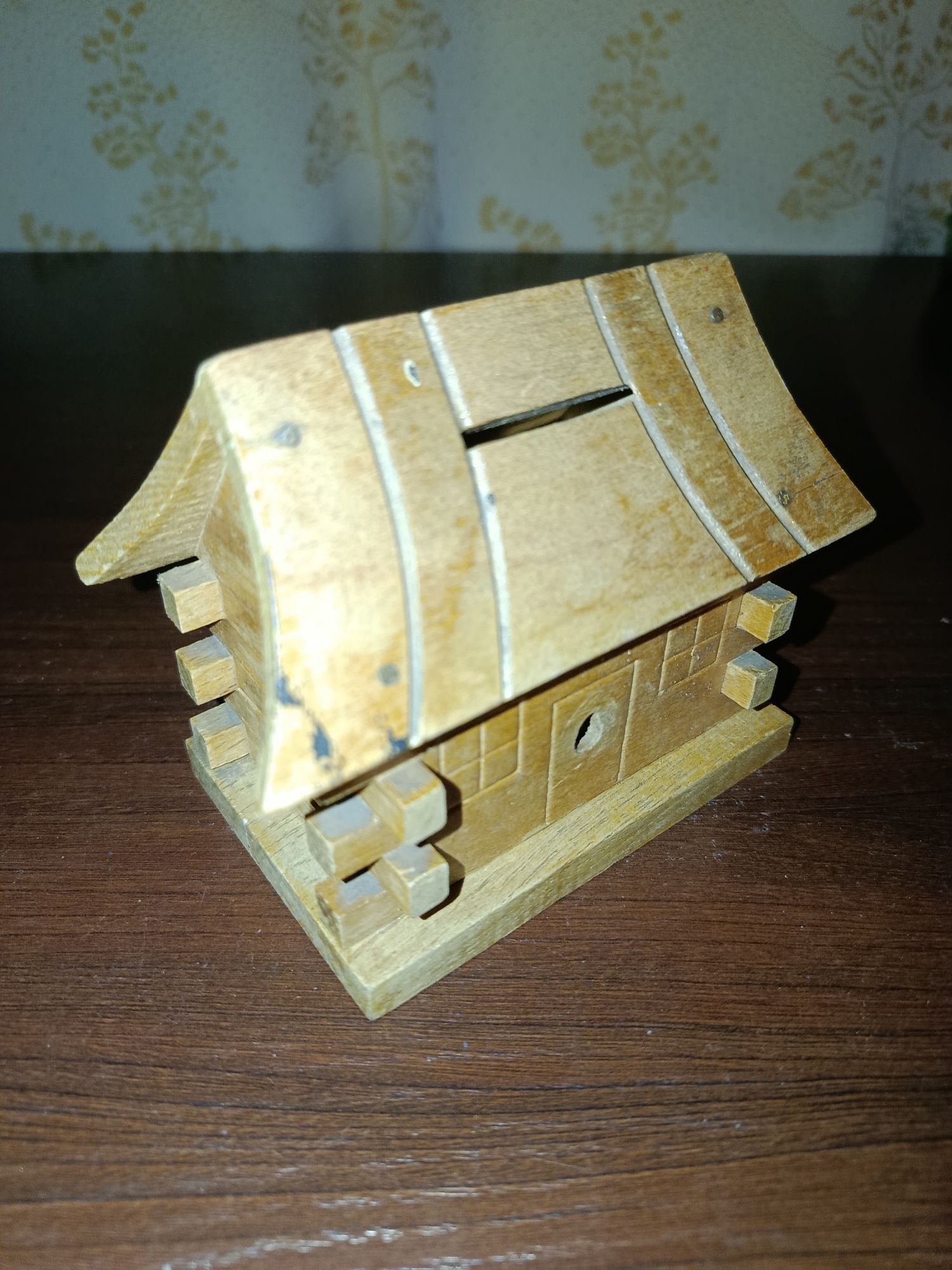 Skarbonka z drewna
