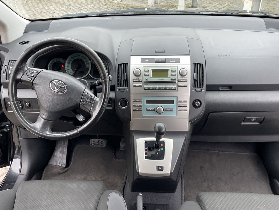 продам Toyota Corolla Verso