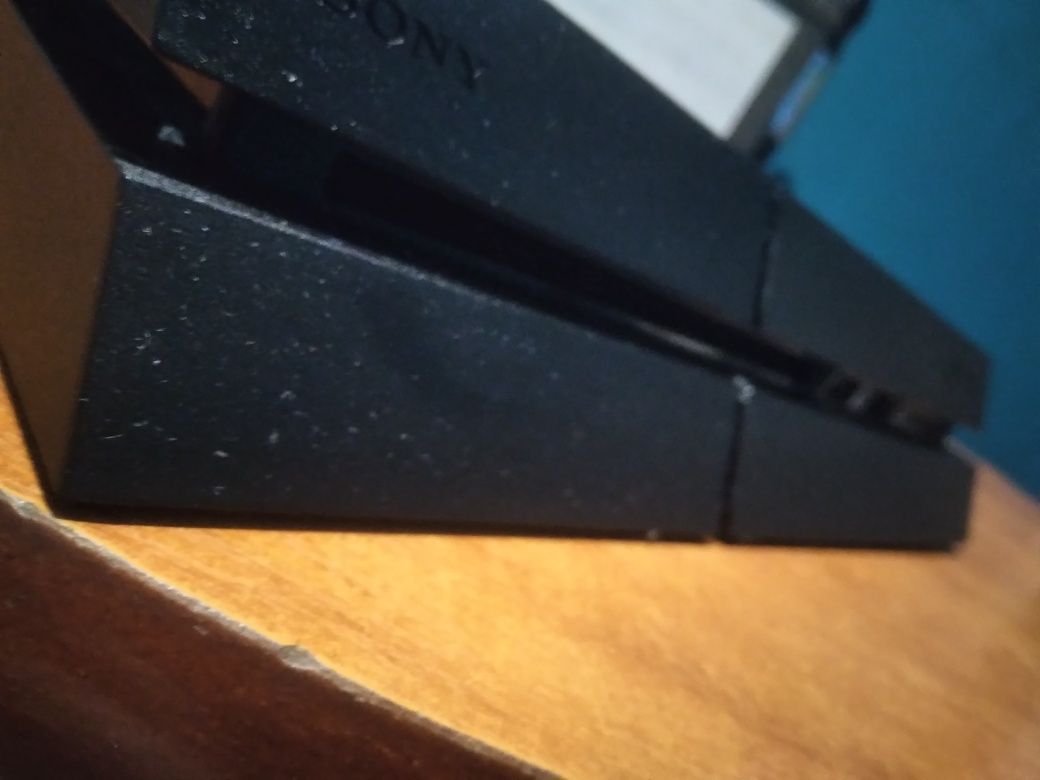 Konsola ps4 Fat  + pad
