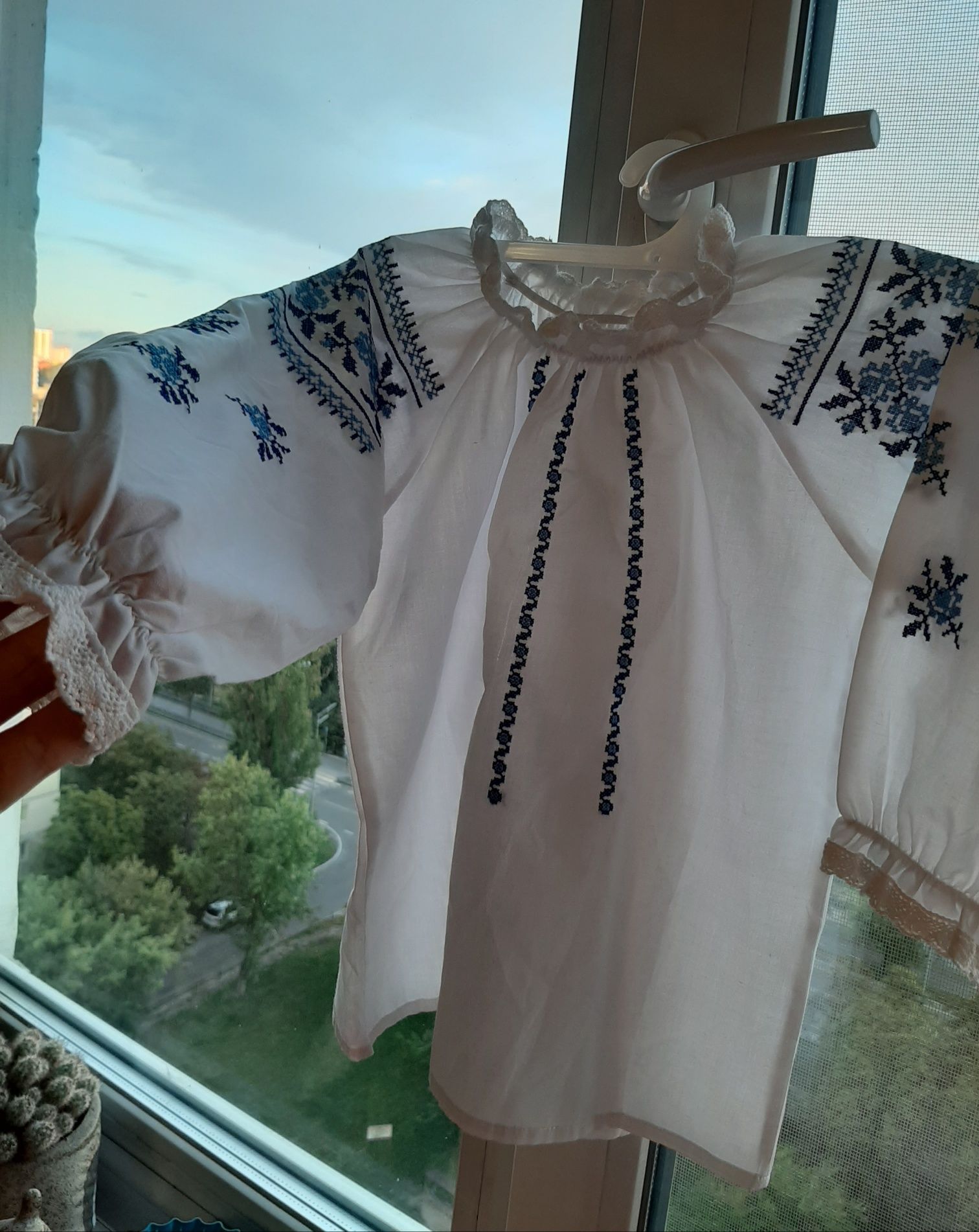 Вишиванка дитяча на дівчинку, синьо-блакитна вишивка, сорочка бавовна