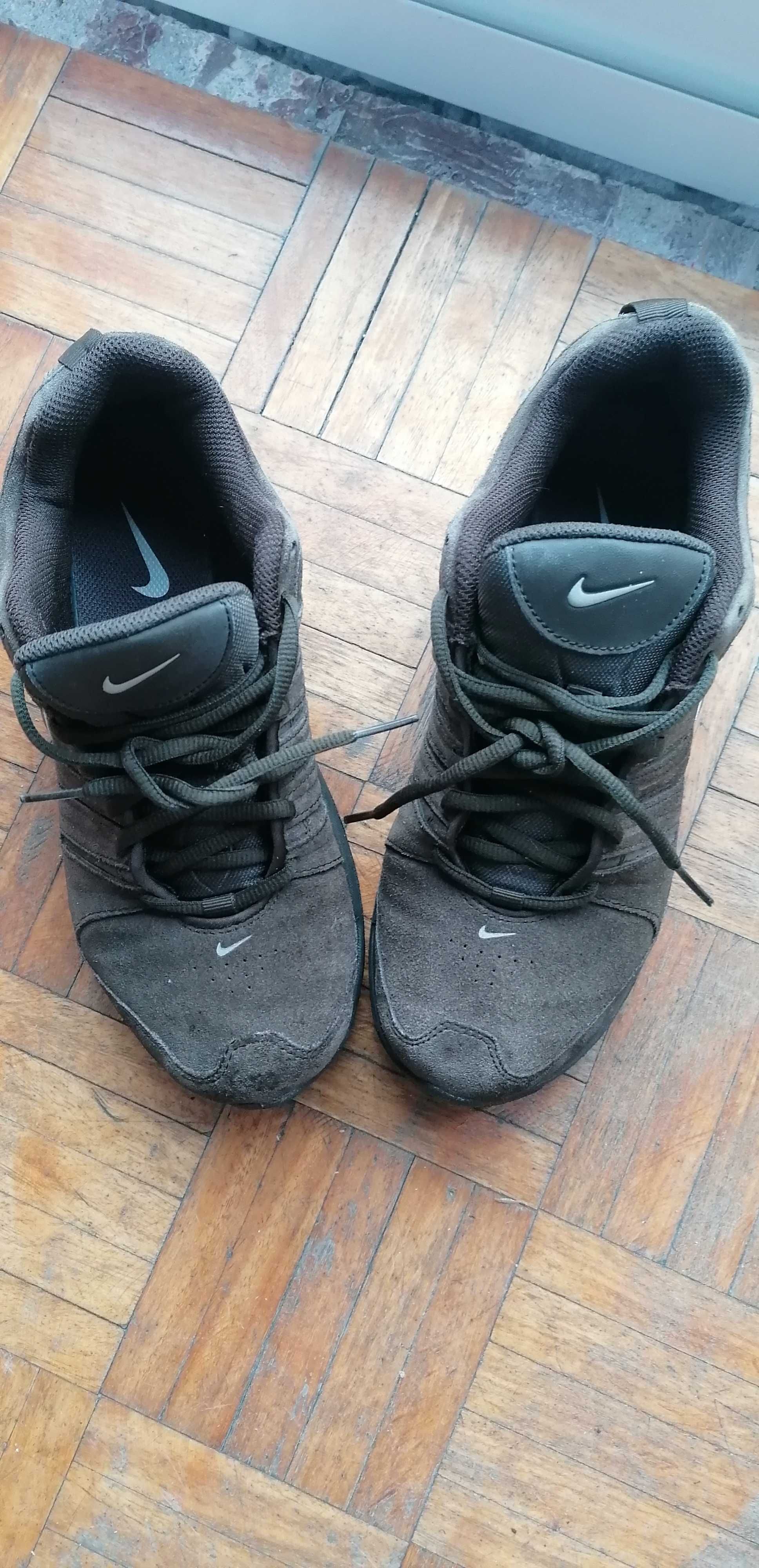 Sapatilhas de montanha castanhas Nike tamanho 40