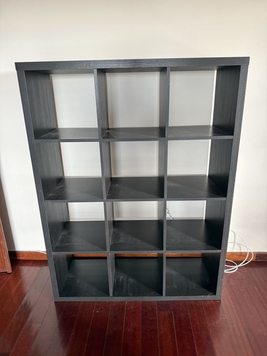 Kallax 4x3 duas cores disponíveis €70 cada.