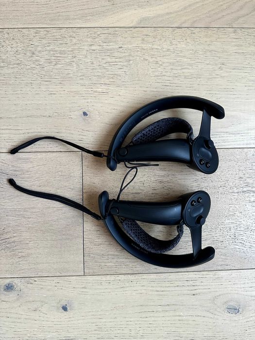 Varjo Aero okulary VR + kontrolery Valve Index + 2 stacje bazowe