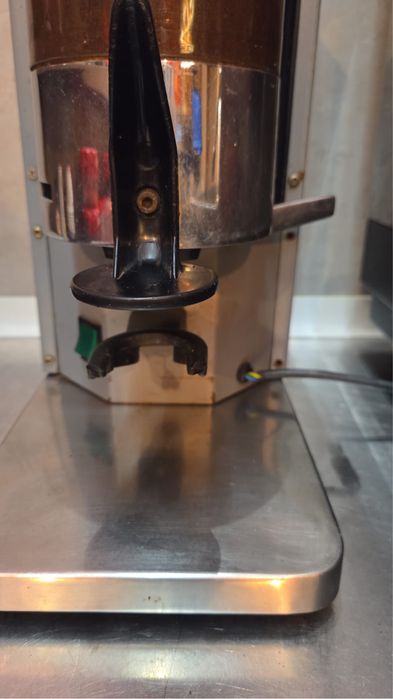 Moinho de cafe em bom estado