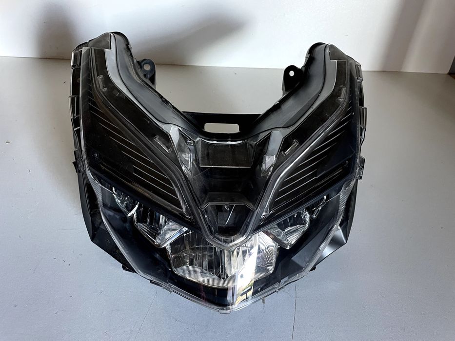 CZESCI Honda Forza NSS 125  350 18r 22r lampa reflektor przód przednia