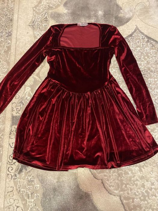 Продам червону сукню