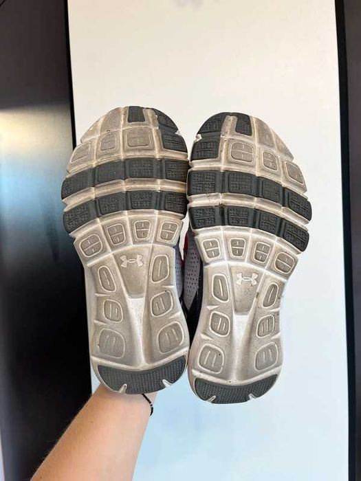 buty sportowe sneakersy do biegania na siłownie damski 38 under armour