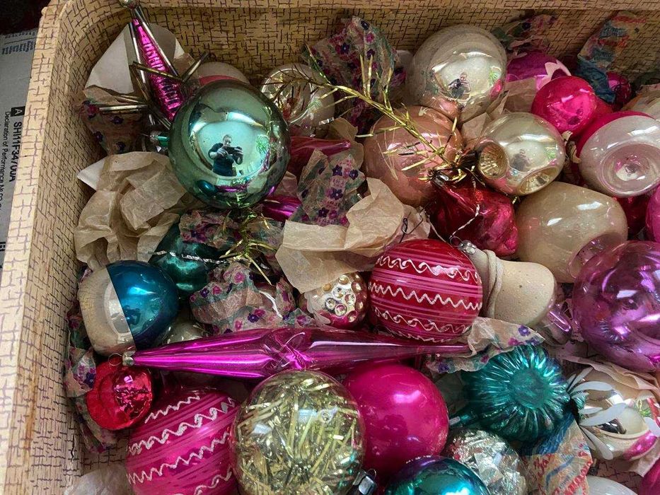 Новогодние игрушки  с чемоданом