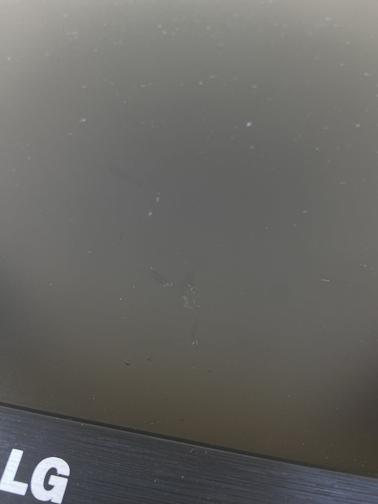 Monitor LG FLATRON E2251 z uchwytem i maskownicą