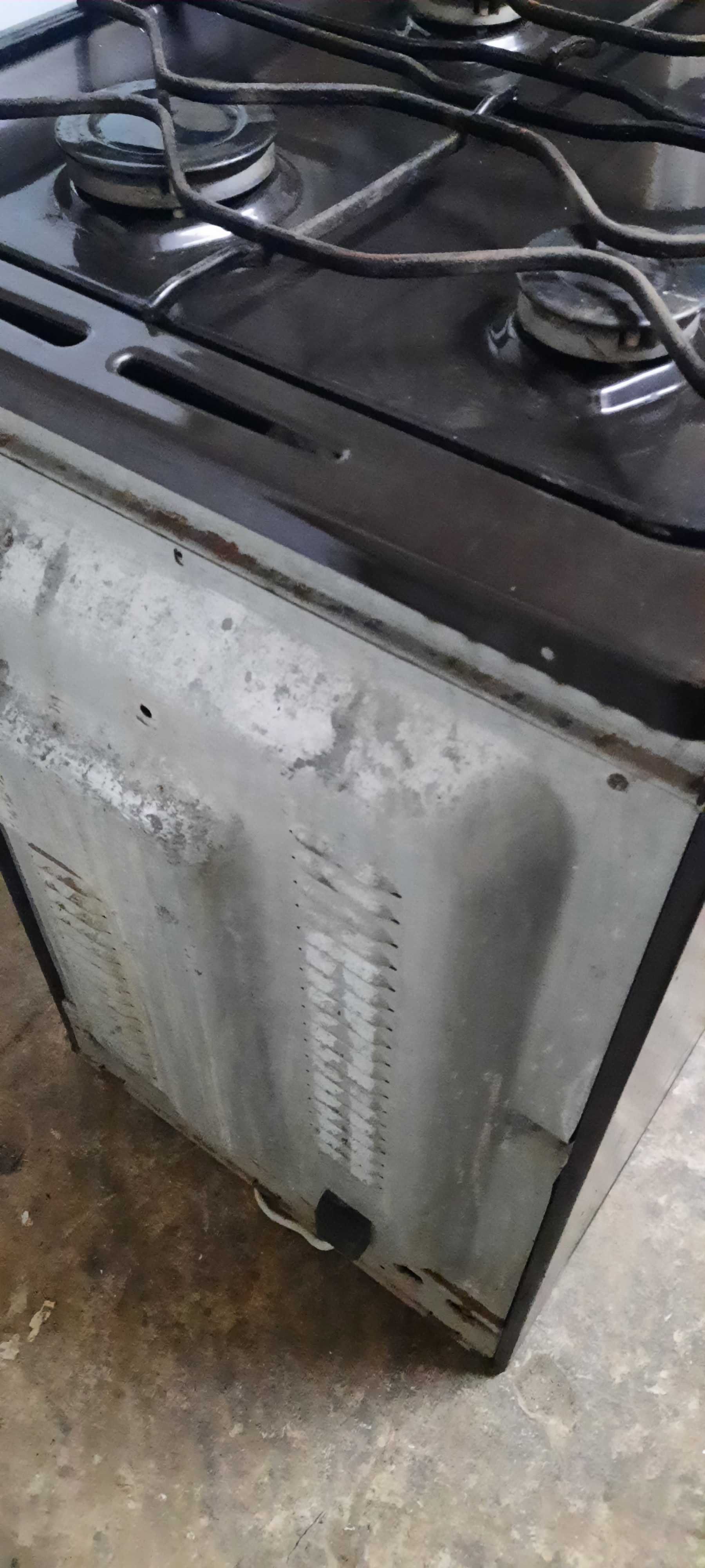 Газовая плита "Gorenje" отлично работает. 50х60х85см.