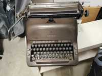 Maquina de escrever antiga da marca Adler