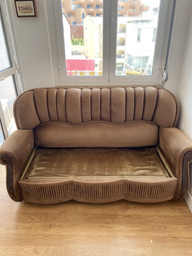 Sofá cama vintage em ótimo estado – super confortável e funcional