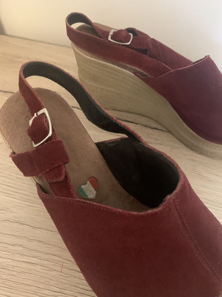 Skórzane włoskie sandały na koturnie