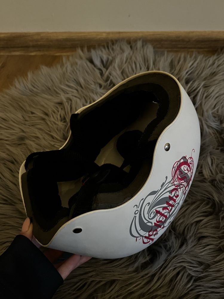 Kask biało różowy ochronny na rolki rowerowy