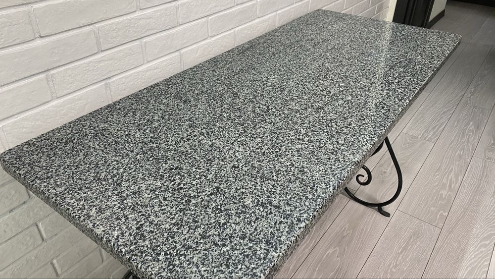 Продам гранітний стіл для кухні