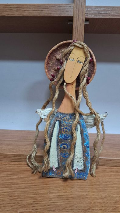 Ręcznie robiony aniołek z drewna i sznurka – dekoracja (179)