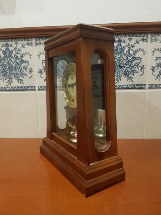 Relógio Mesa QUARTZ Antigo em Madeira