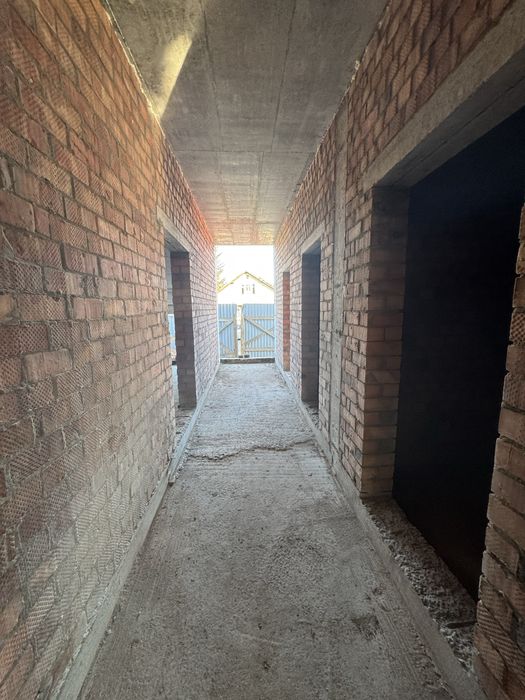 Будівництво :бетонні роботи,дахові роботи, кладка