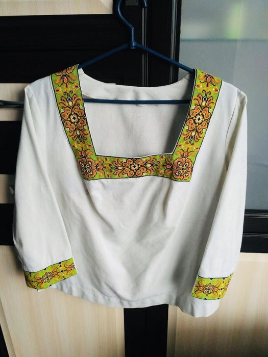 Жіноча вишиванка