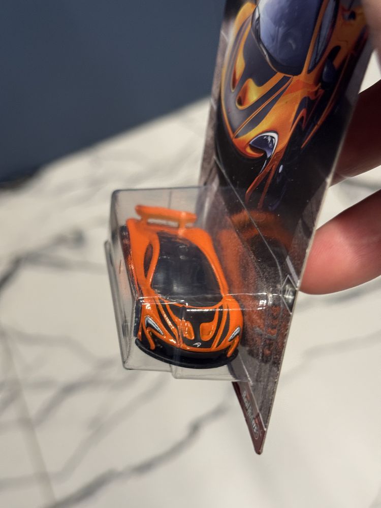 Hot Wheels Premium Cars & Donuts McLaren P1
