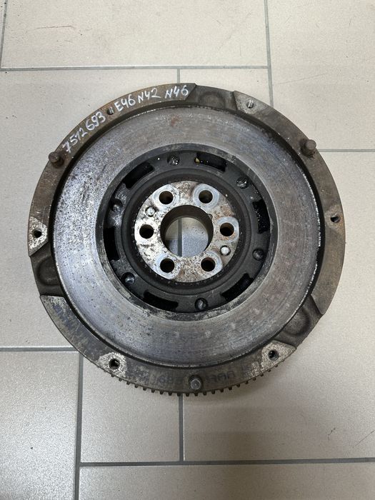 BMW 316 318 E46 маховик двухмасовий N42 N46 бмв е46 н42 н46