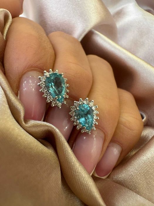 Kolczyki z naturalnymi apatytami i naturalnymi diamentami 0.30 CT