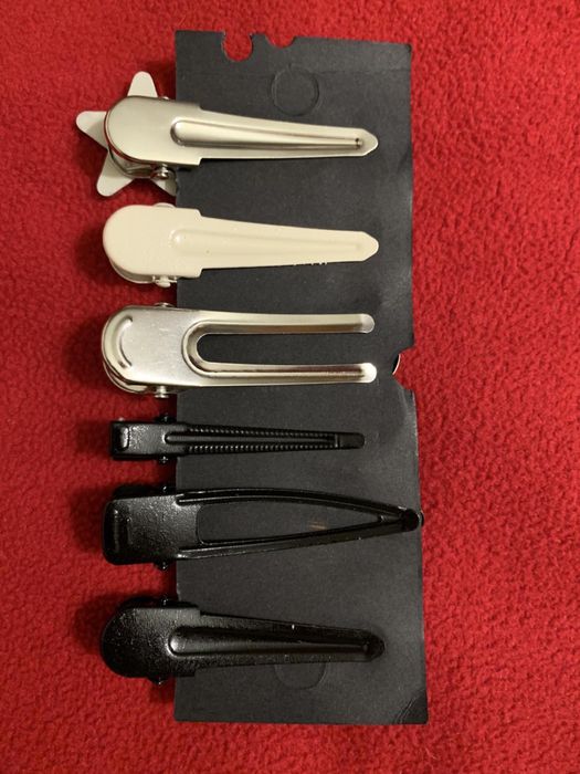 Набір брендових заколок