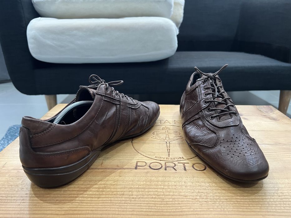 Sapatos em Pele Genuina