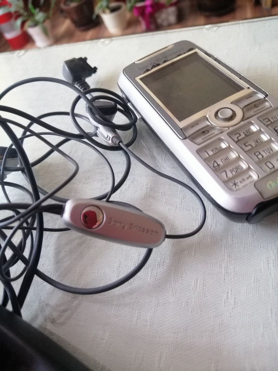 Stary telefon Sony Ericsson K700i dla kolekcjonera