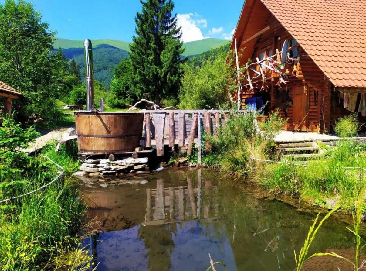 Під Горбком Будинок в лісі готель в Карпатах Чан Баня Форель Басейн
