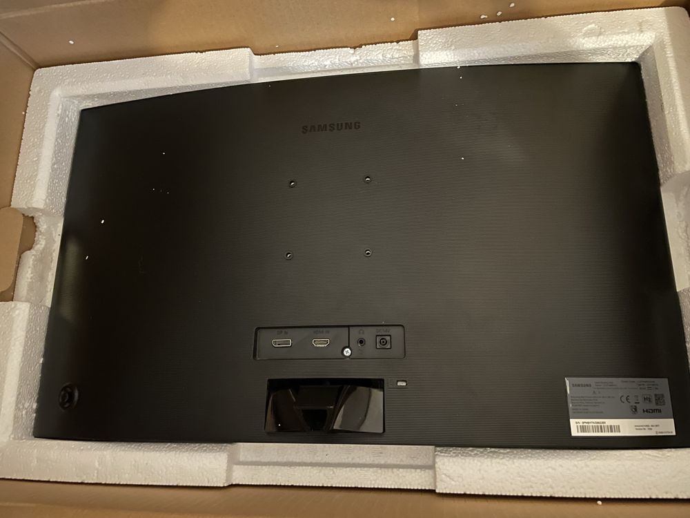 Uszkodzony monitor Samsung Curved 27” C27F398FWU z akcesoriami