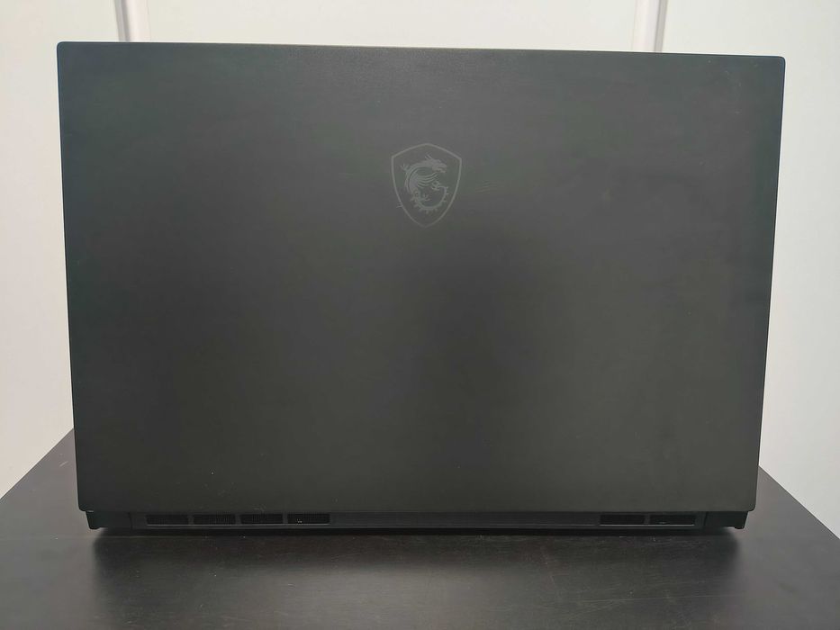 Игровой ноутбук MSI i7 32GB SSD 512GB RTX 2070 Super MaxQ 300Ghz RGB