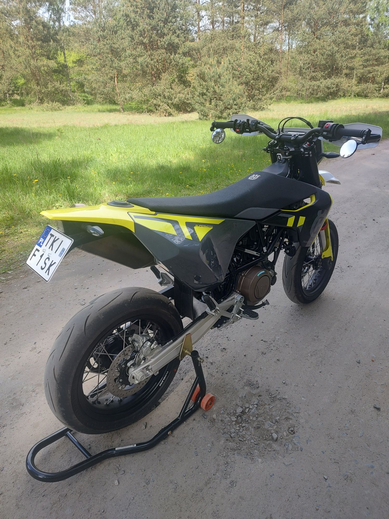 Husqvarna 701 Supermoto 2023 KTM 690