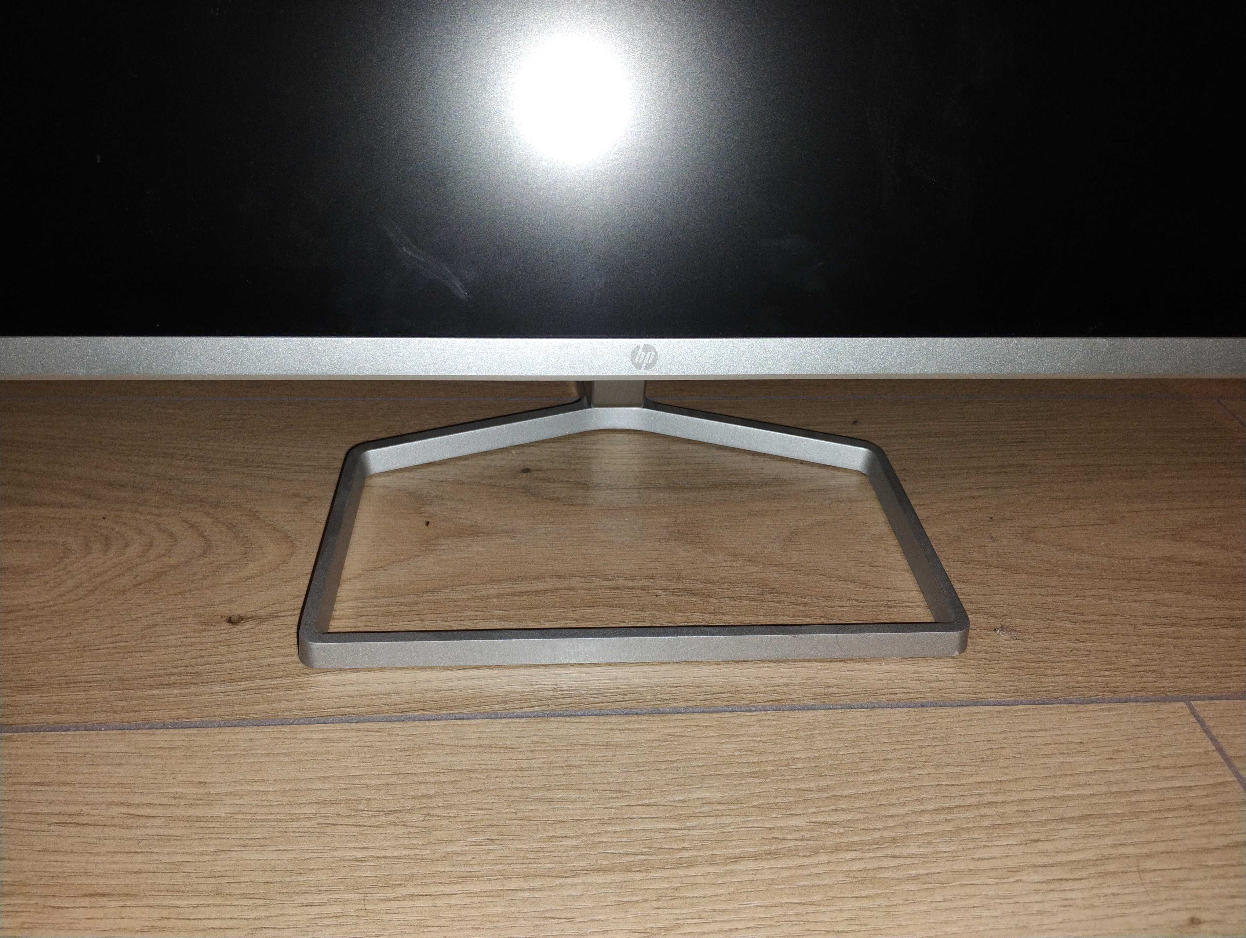 monitor Hp m27f FHD zbity włącza sie ,z niemiec, na czesci