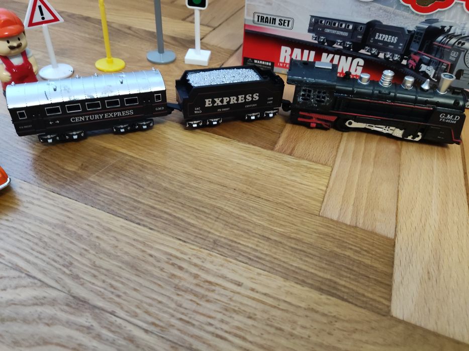 Пластиковий поїзд