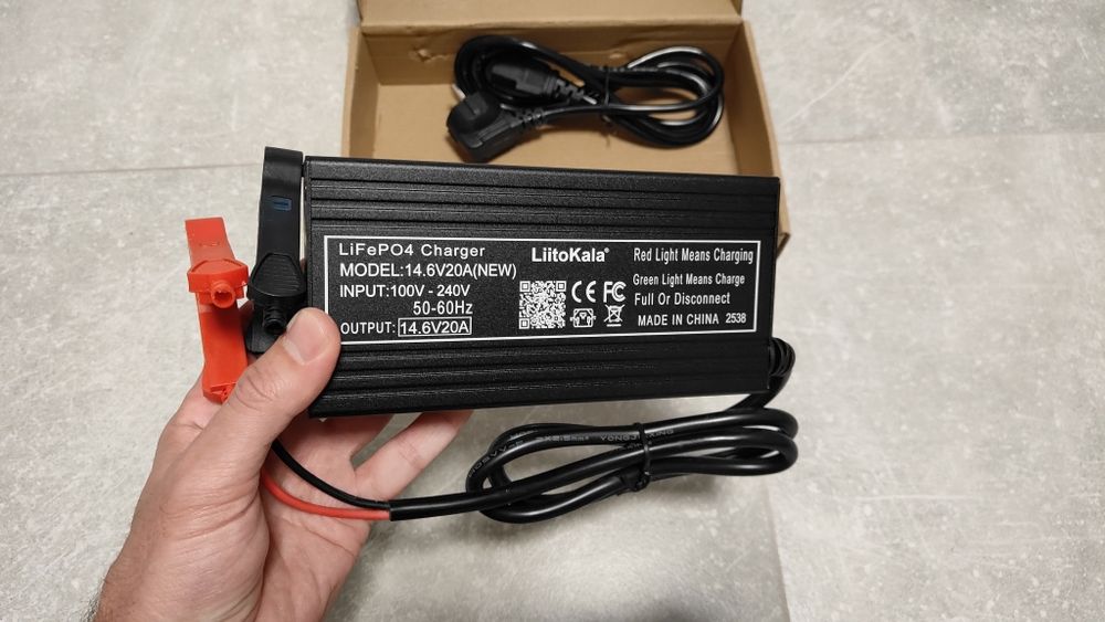 Зарядний пристрій 14.6V 20A для LiFePo4