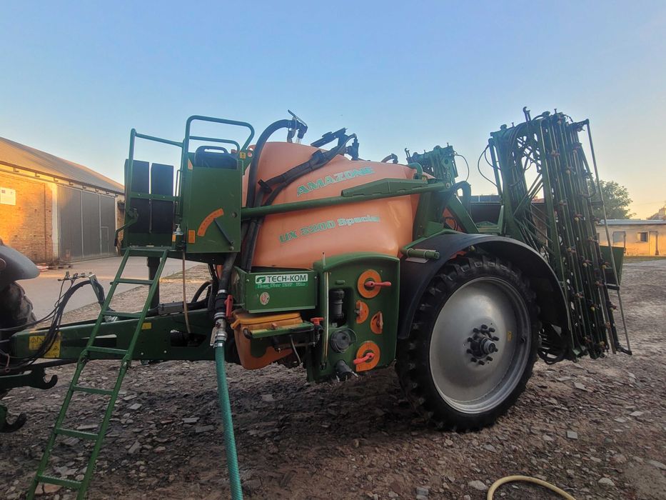 Opryskiwacz AMAZONE UX3200 SPECIAL