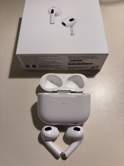 AirPods 3 (3 поколение, модель A2897) — оригинал, отличное состояние