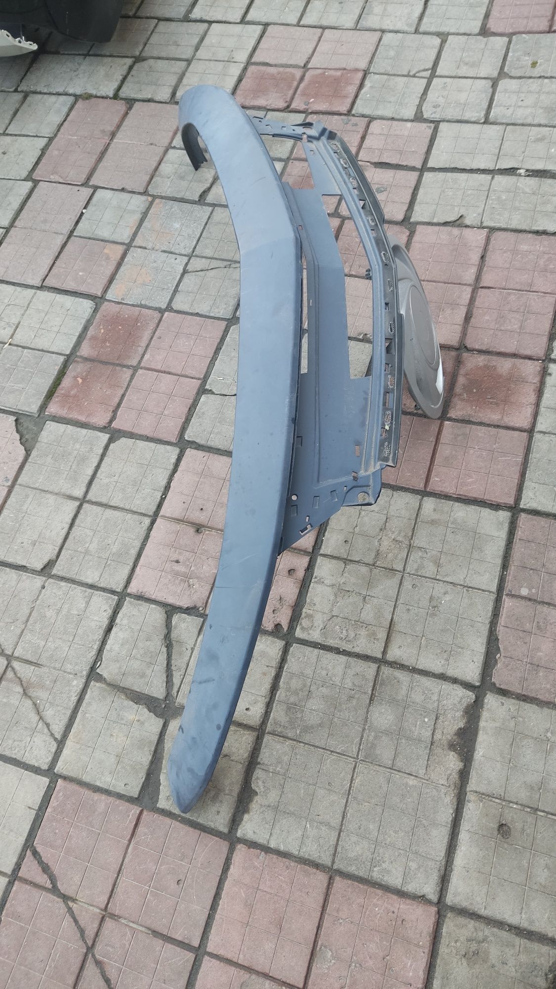 Chevrolet Impala  верхняя облицовка бампера 20946780   Шевроле