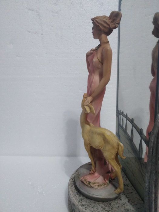 Estátua com Espelho "A Deusa e a Gazela"