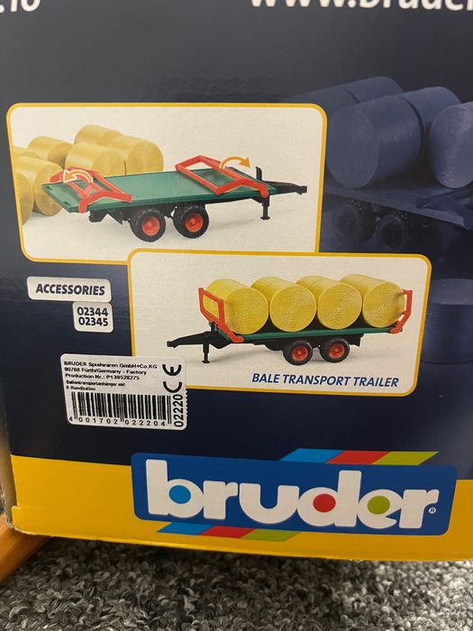 Przyczepa z belami brudem 02344