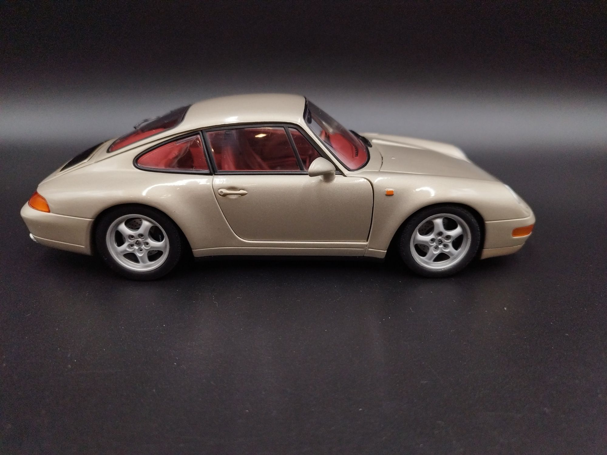 1:18 UT Models Porsche 911 (933) Carrera  model