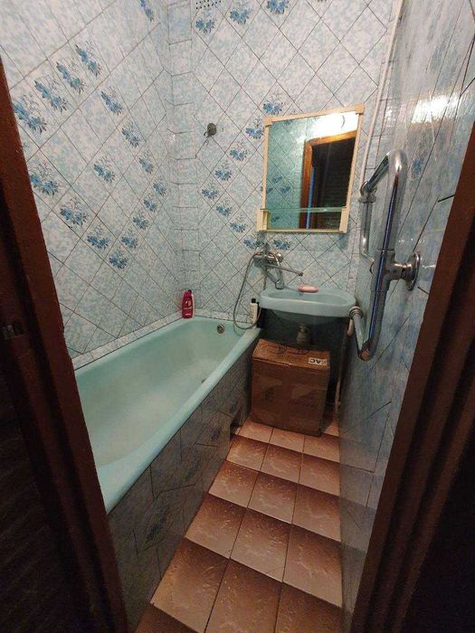 Продається двокімнатна квартира в самому центрі міста