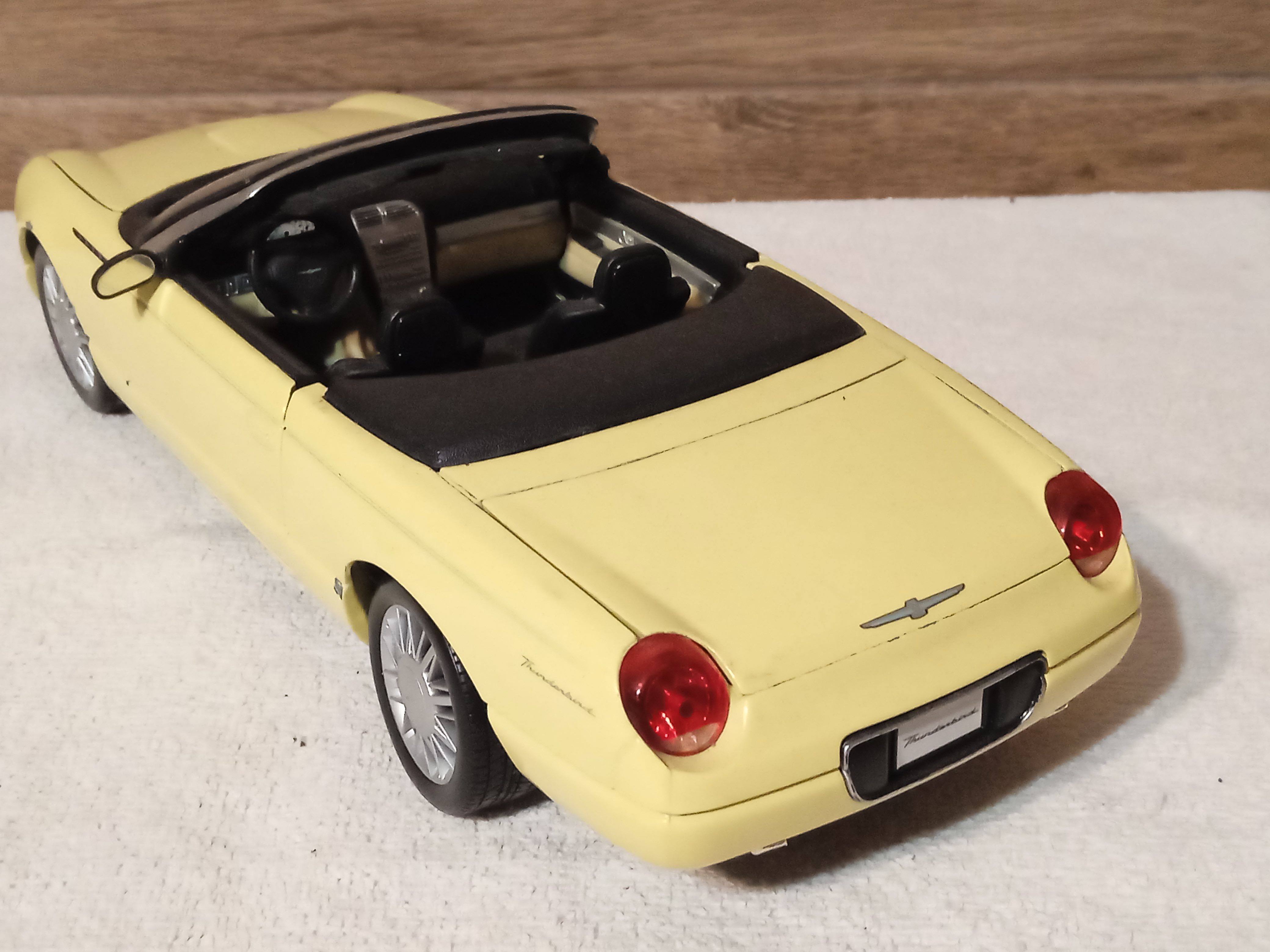 model Ford Thunderbird Maisto 1/18